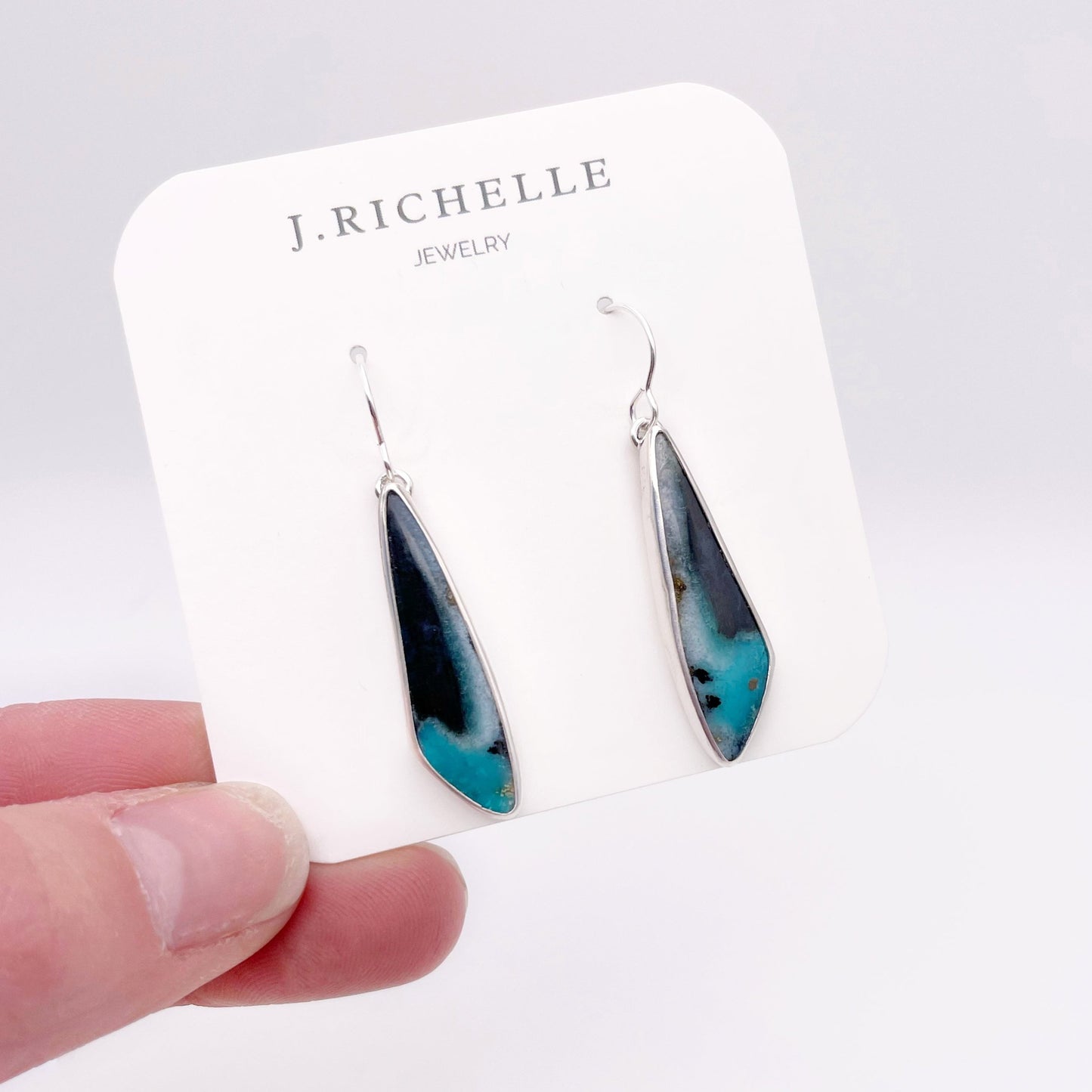 Gem Silica Dangle Earring No. 01