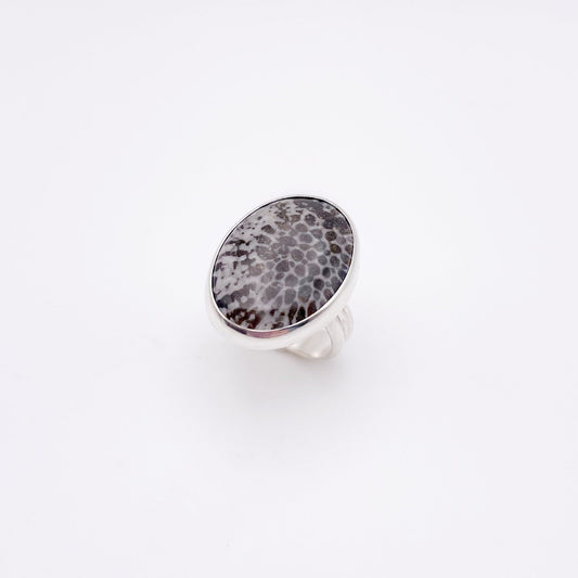 Stingray Coral Fossil Oval Ring No. 01 | Size 6.5