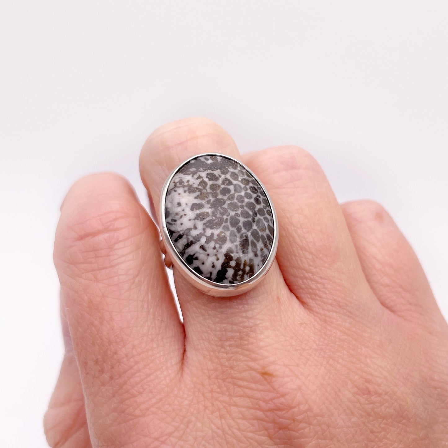 Stingray Coral Fossil Oval Ring No. 01 | Size 6.5