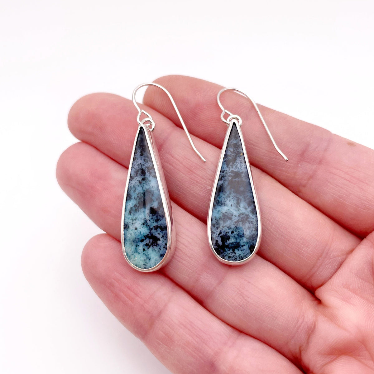 Gem Silica Dangle Earring No. 03