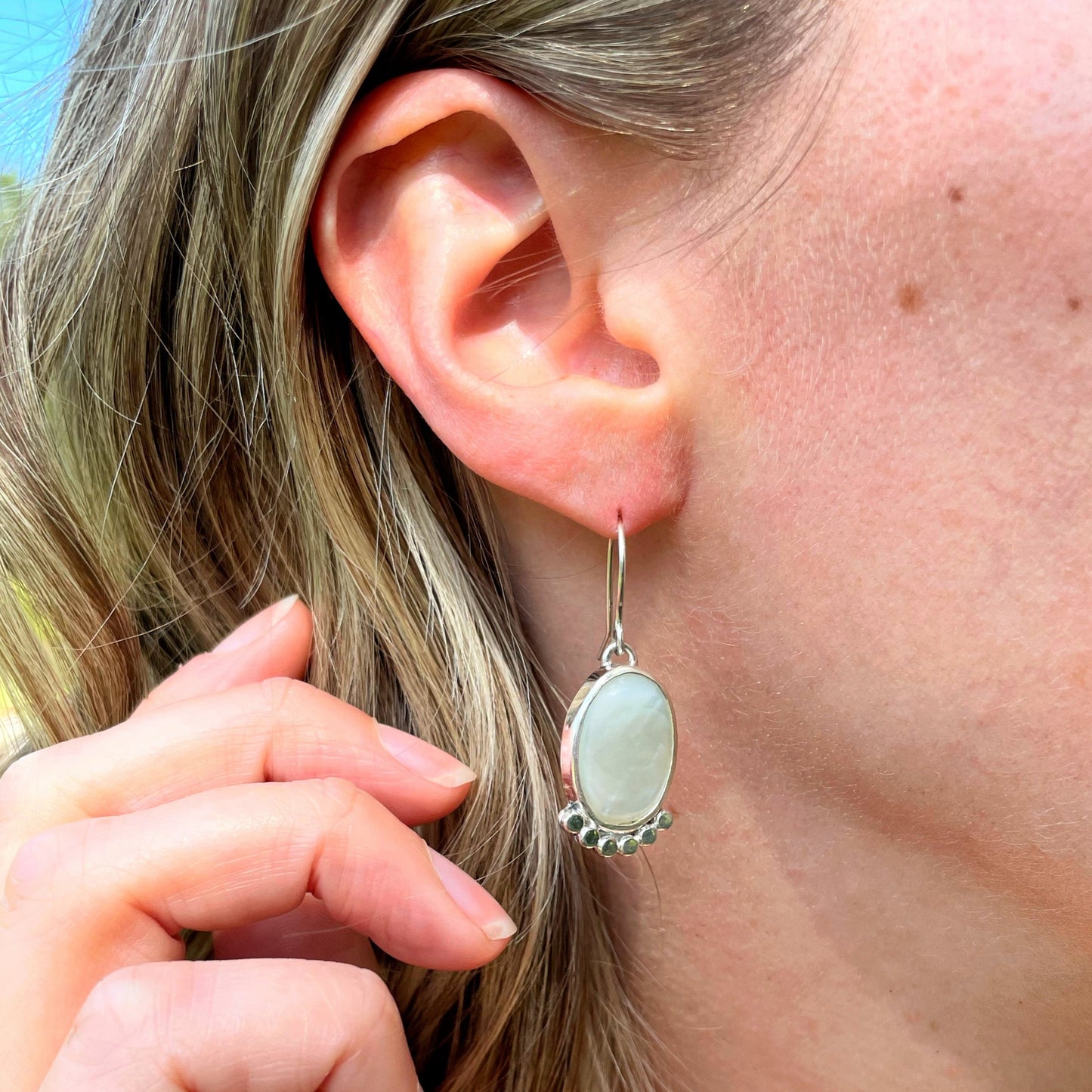 Mother of Pearl Oval Dangle Earring