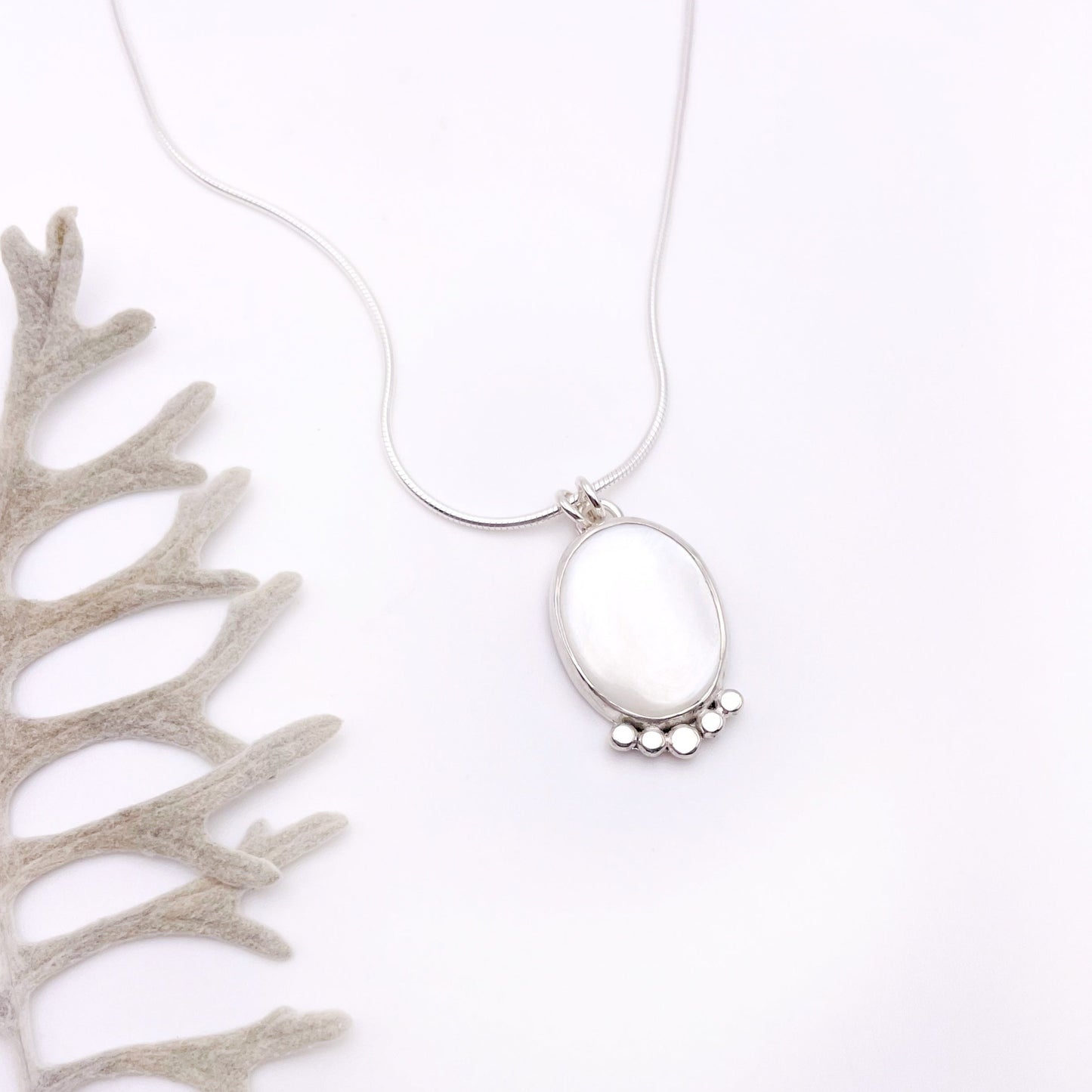 Mother of Pearl Oval Pendant Necklace