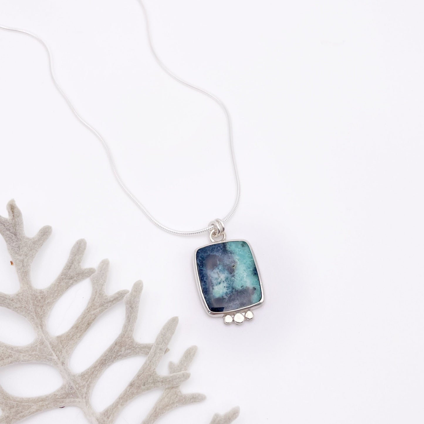 Gem Silica Necklace No. 01