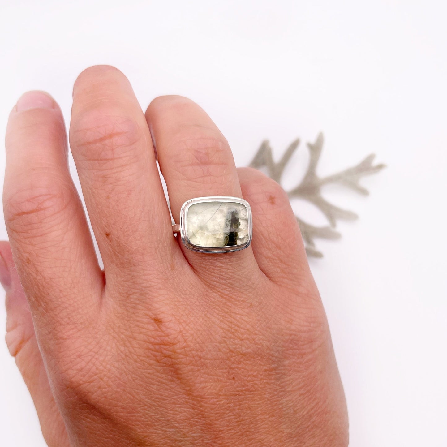 Prehnite Tiny Rectangle Ring No. 01 | Size 5