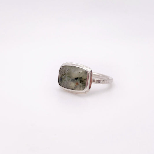 Prehnite Tiny Rectangle Ring No. 02 | Size 8